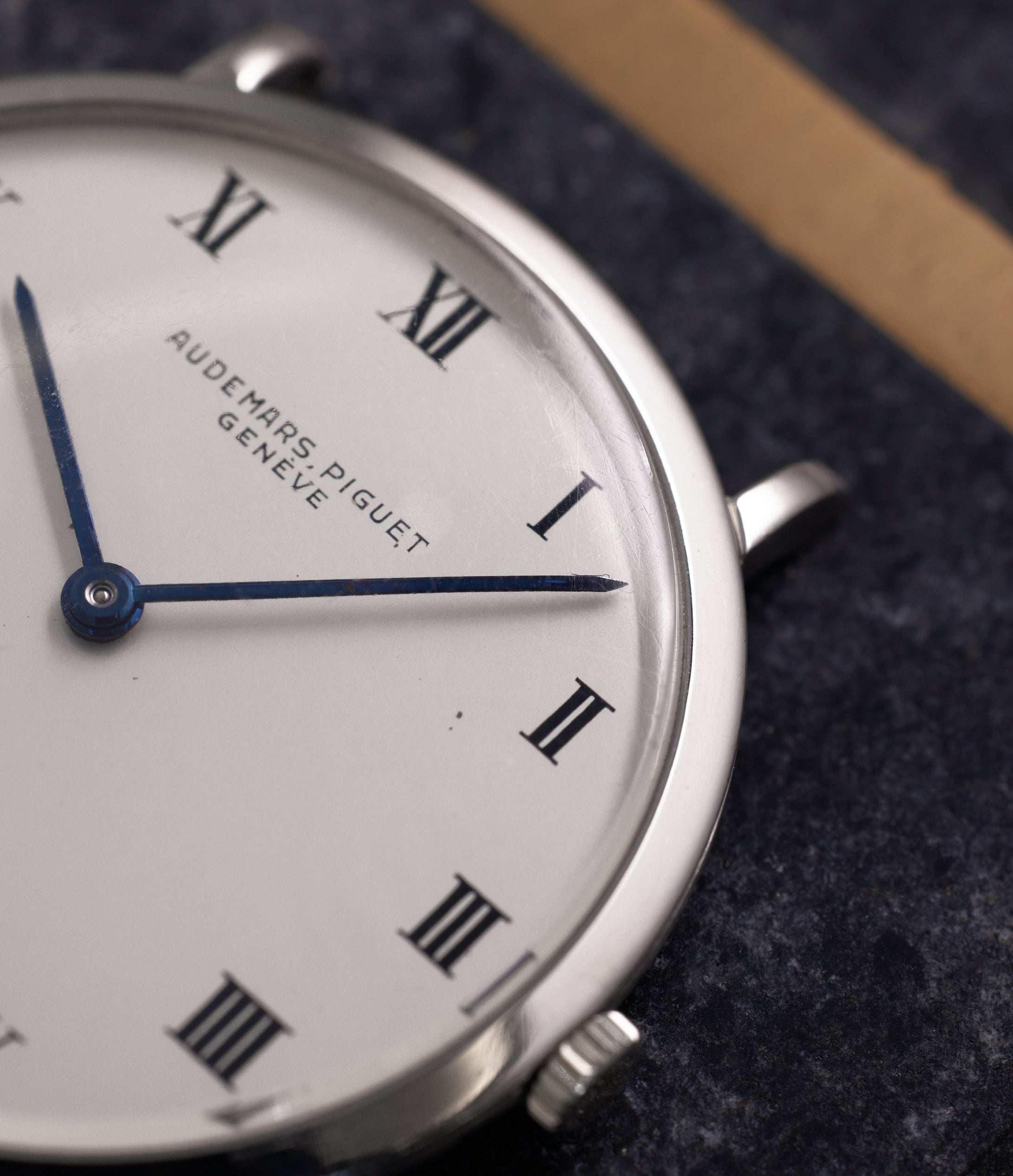 Ultra thin dress watch outlet