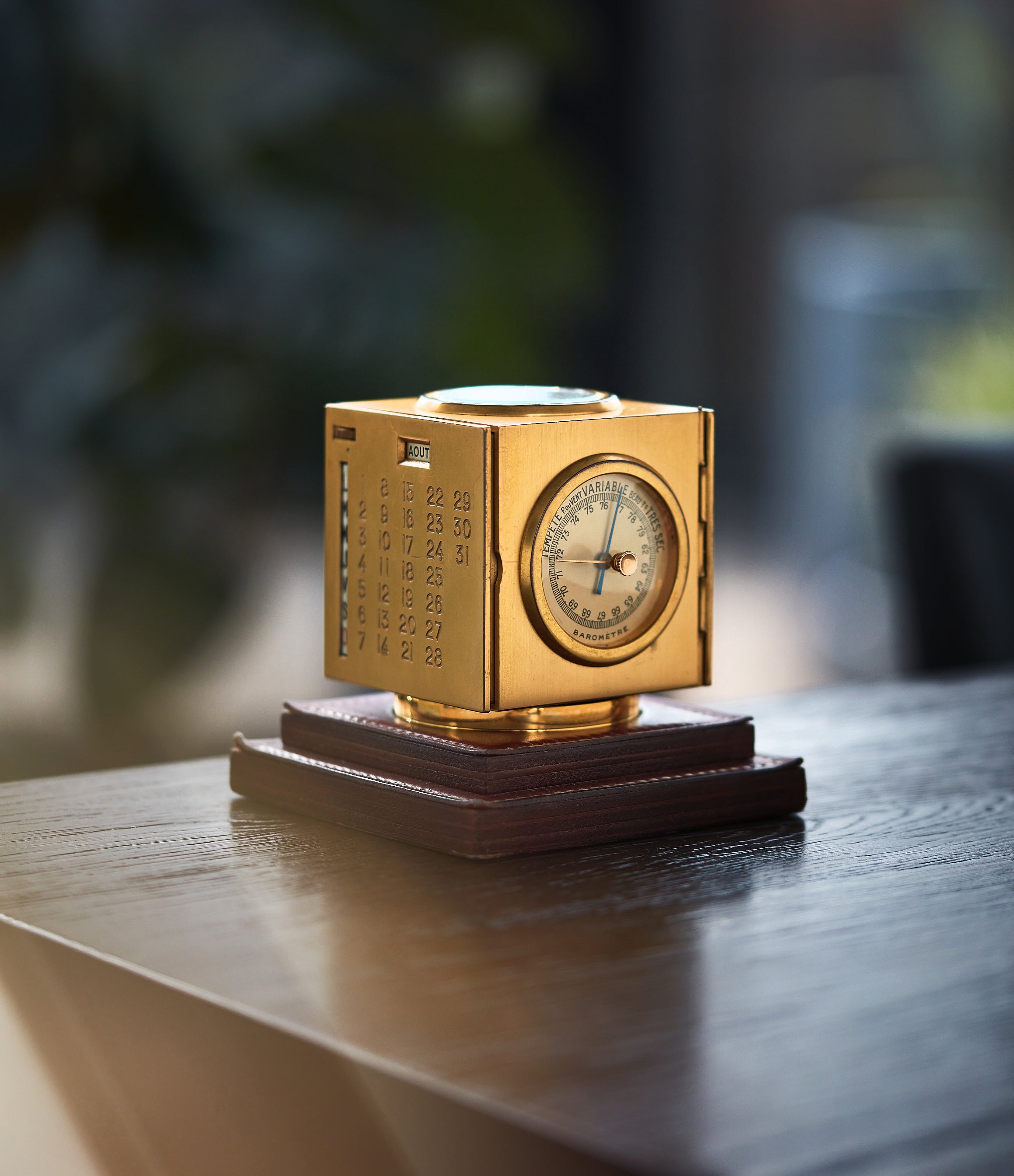 Hermes 2025 table clock