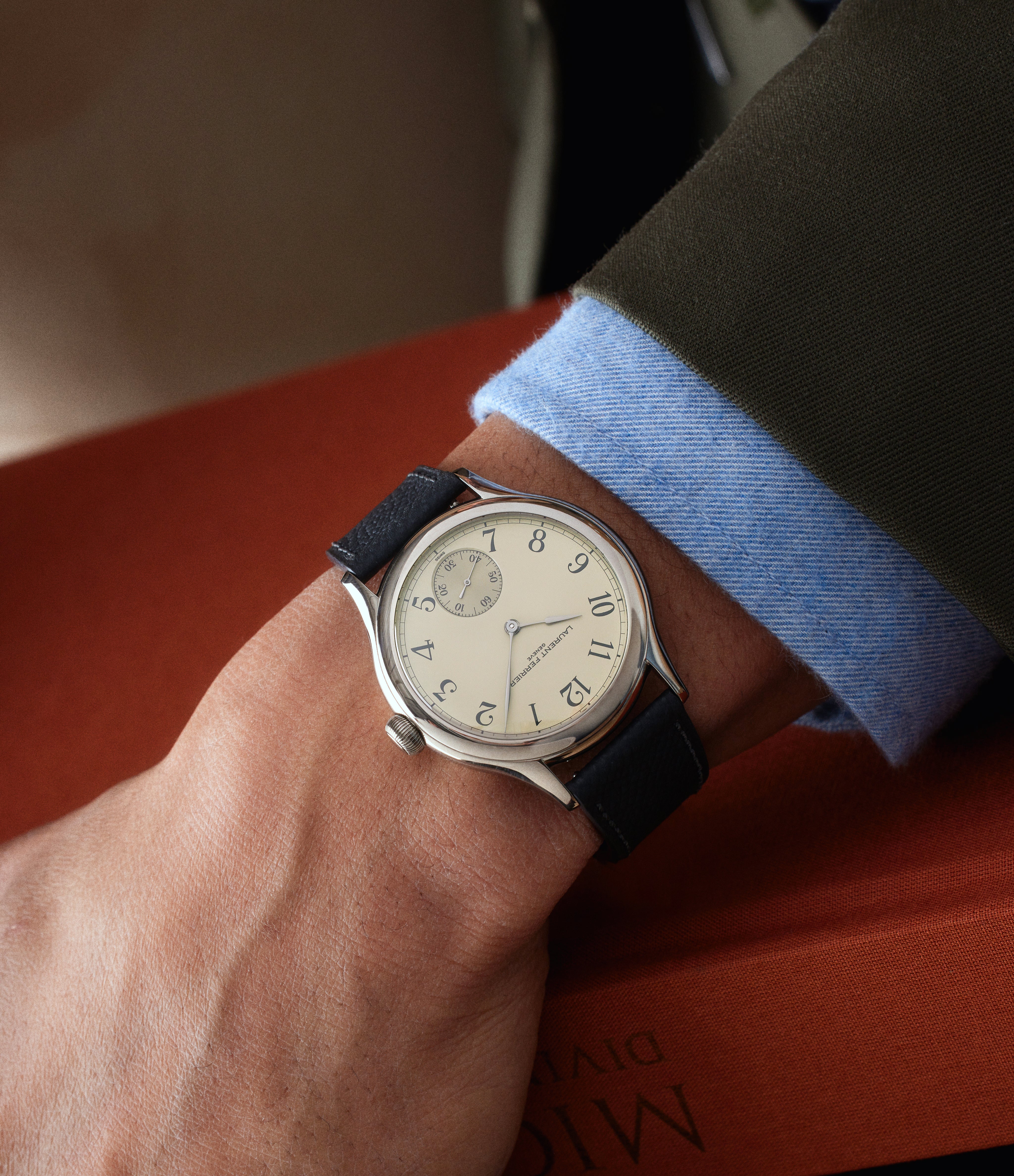 Micro Rotor White Gold – A COLLECTED MAN - Main Image