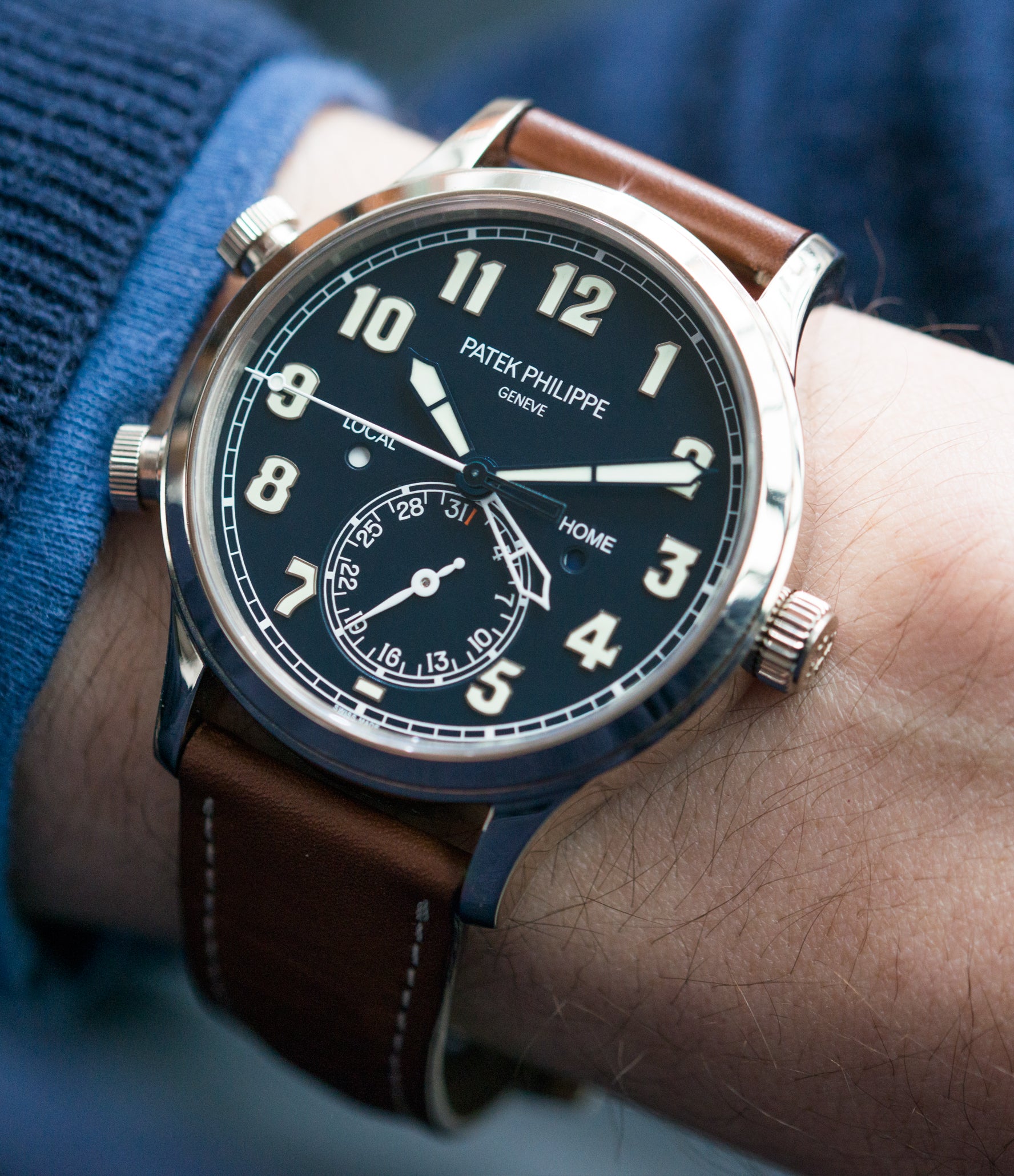 Buy rare Patek Philippe Pilot Travel Time 5524G 001 white gold