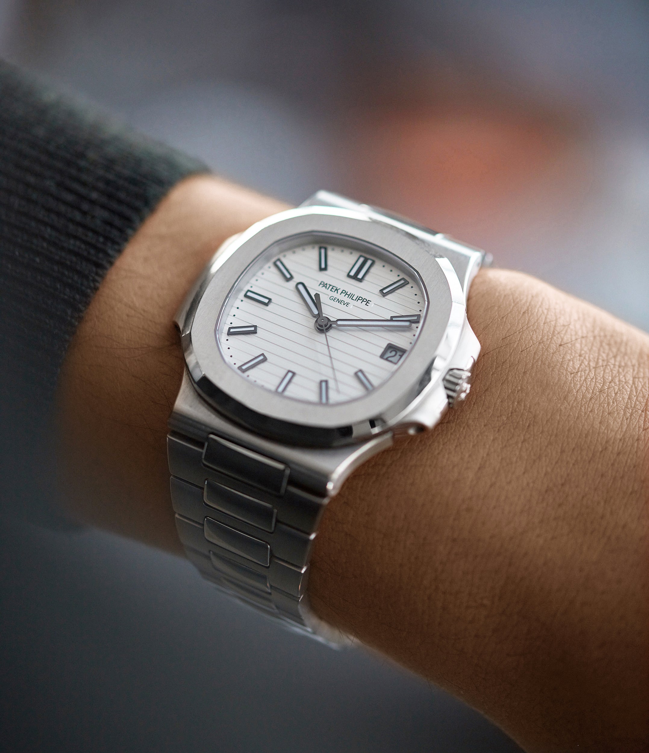 Pp 5711 top white dial