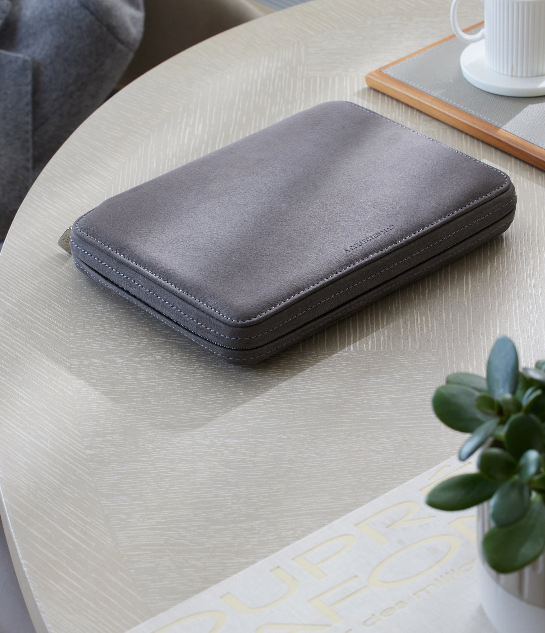 Besançon, eight-watch folio Eight-watch slim folio inin charcoal grey nubuck leather | Available World Wide | A Collected Man