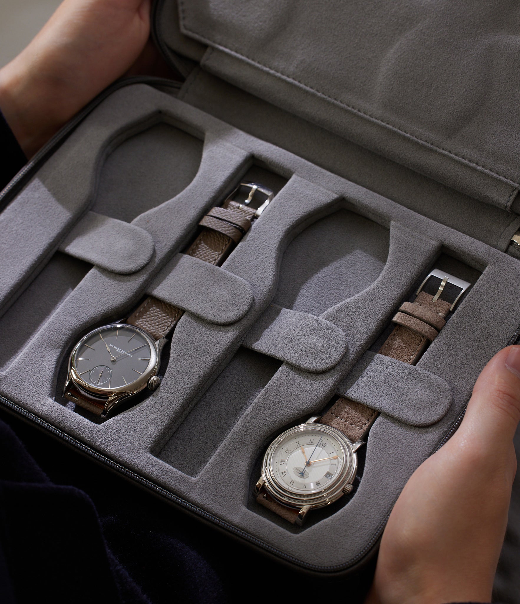 Besançon, eight-watch folio Eight-watch slim folio inin charcoal grey nubuck leather | Available World Wide | A Collected Man
