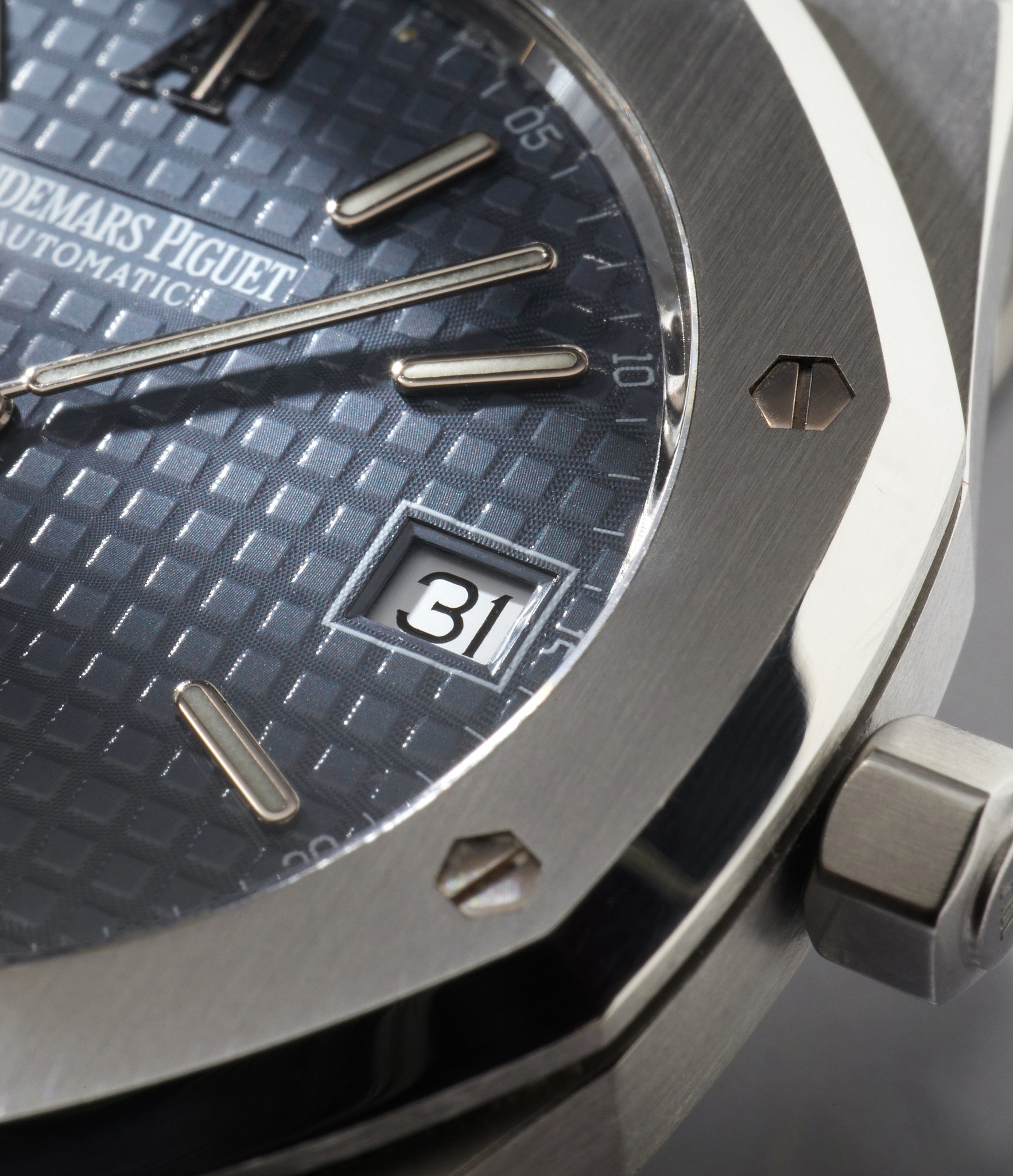 Dial close up | Stainless Steel Audemars Piguet Royal Oak 15202ST.OO.0944ST.03  preowned watch at A Collected Man London