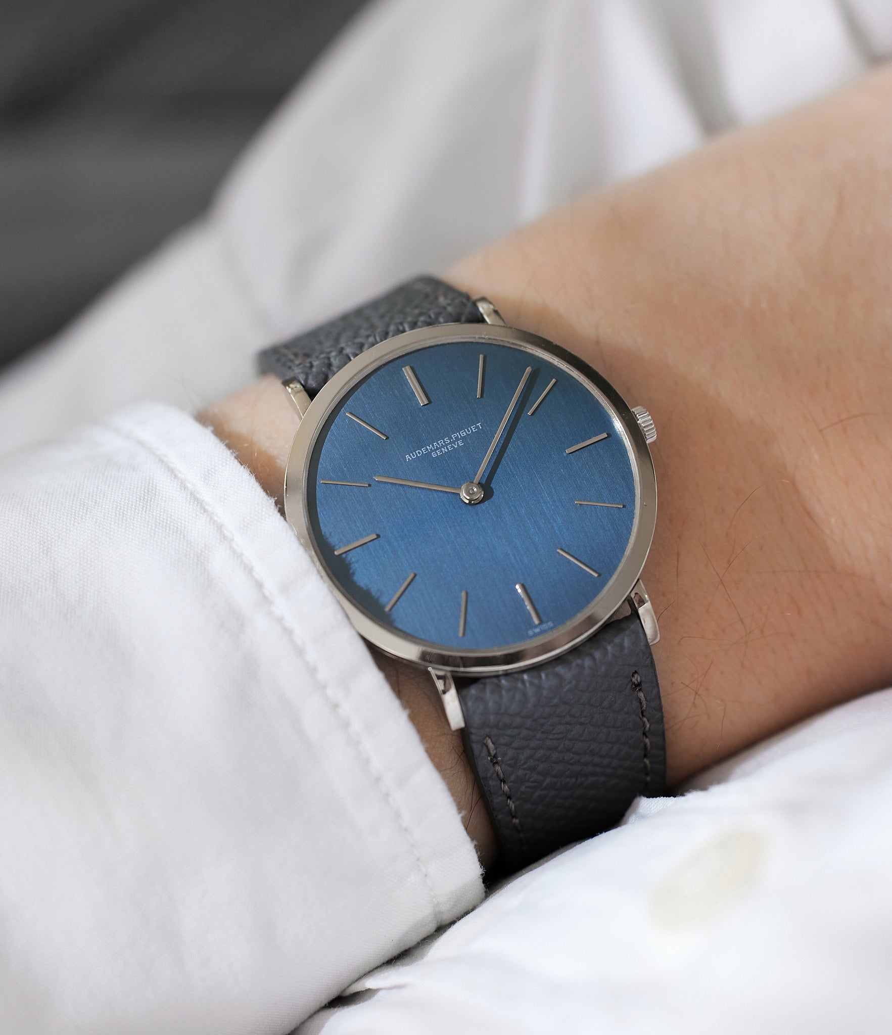 Slim dress watch online