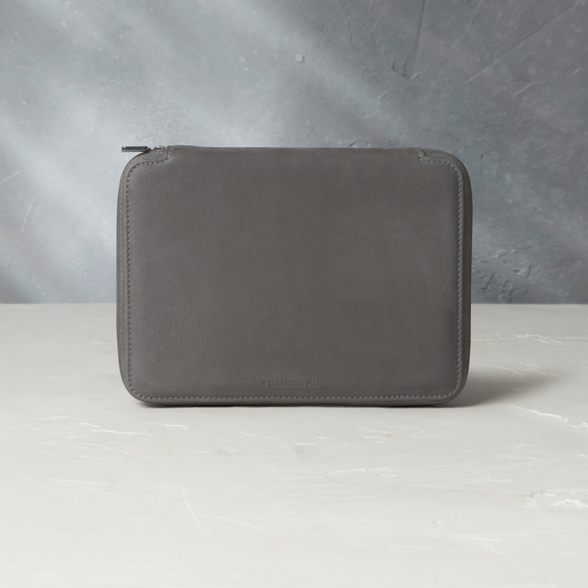 Besançon, eight-watch folio Eight-watch slim folio inin charcoal grey nubuck leather | Available Worldwide | A Collected Man