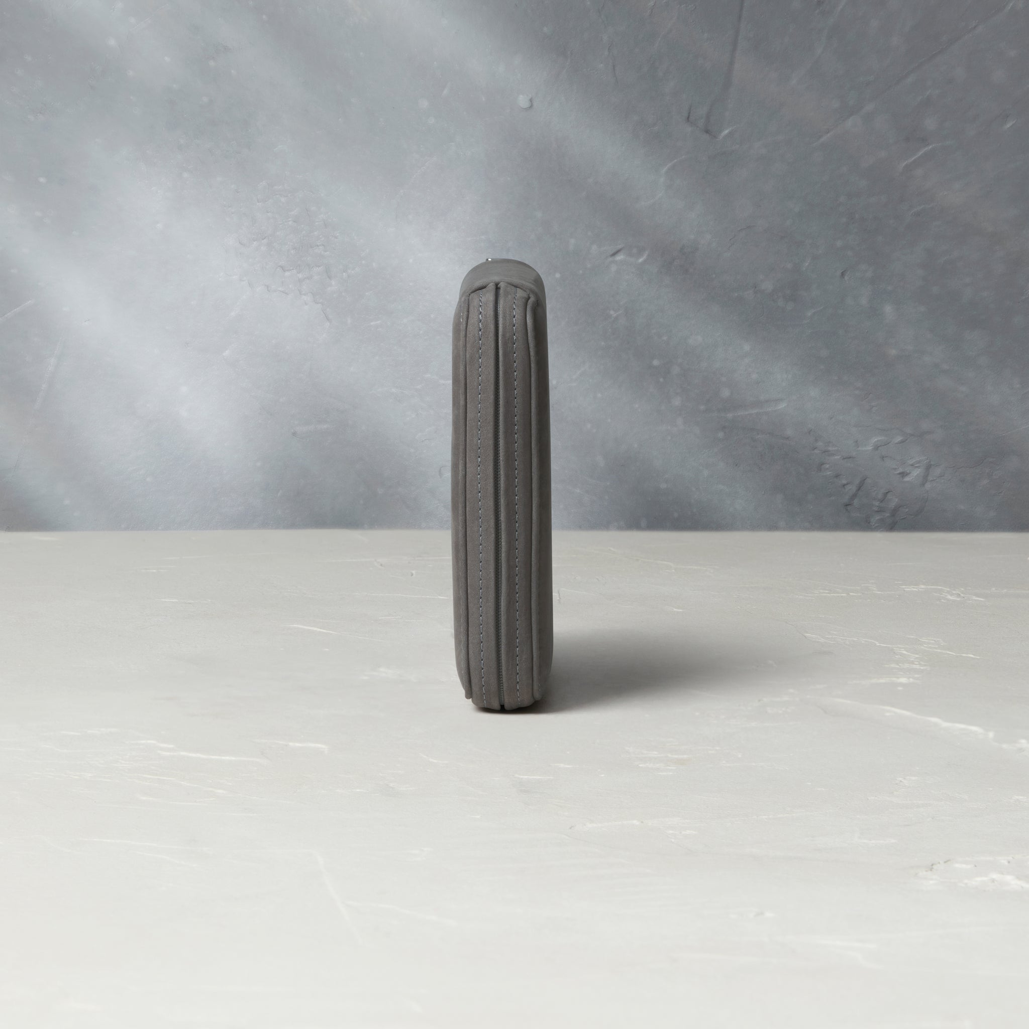 Besançon, eight-watch folio Eight-watch slim folio inin charcoal grey nubuck leather | Available Worldwide | A Collected Man