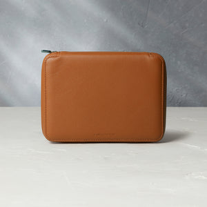 Besançon, eight-watch folio Eight-watch slim folio in whisky-tan grained leather | Available Worldwide | A Collected Man