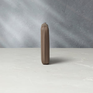 Besançon, eight-watch folio Eight-watch slim folio in taupe grey grained leather | A Collected Man | Available Worldwide