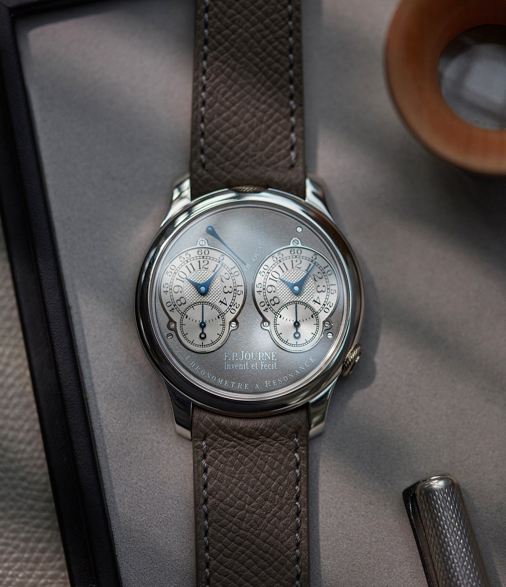 Chronomètre à Résonance | Ruthenium Dial | 40mm | Platinum