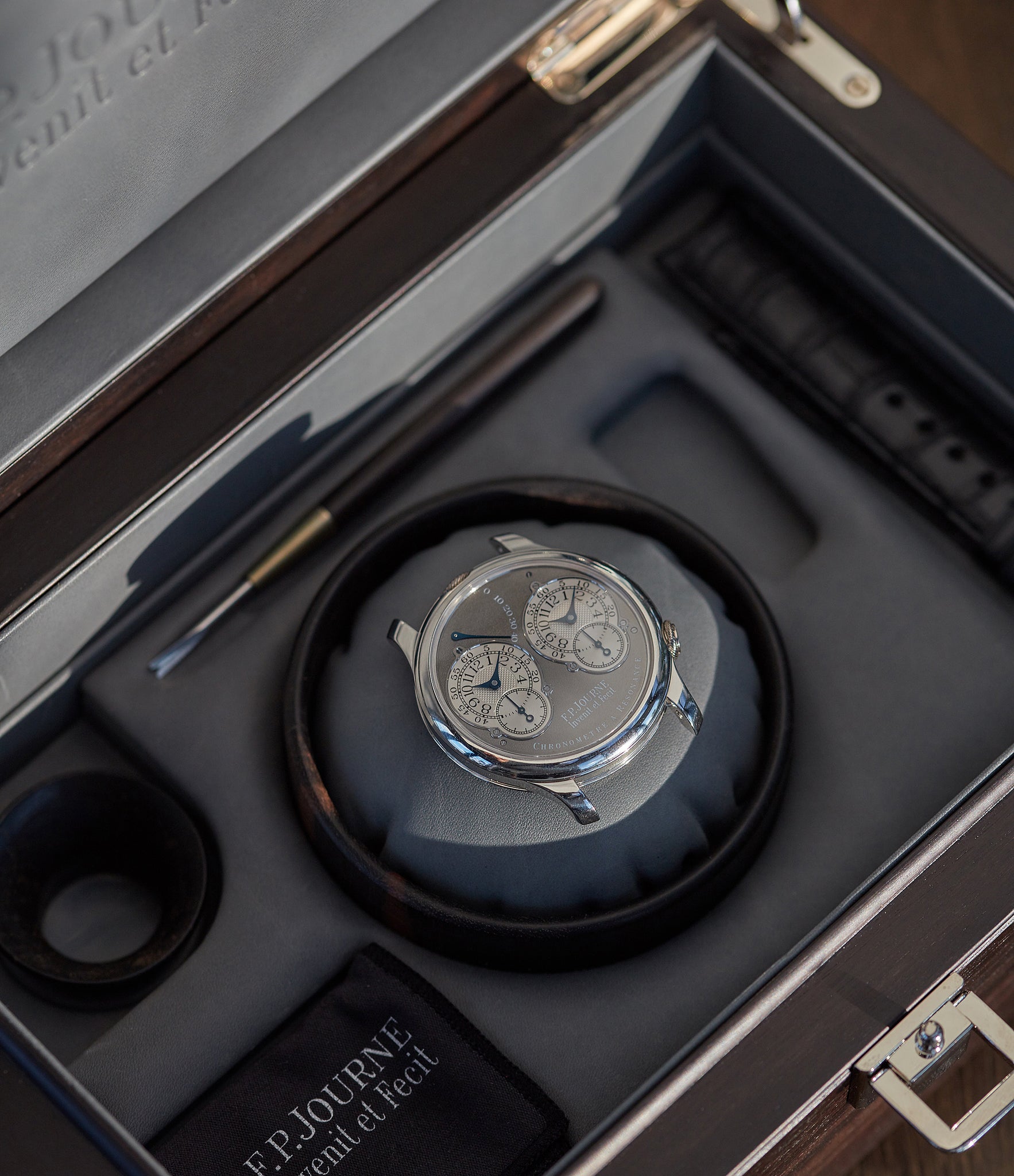 Chronomètre à Résonance | Ruthenium Dial | 40mm | Platinum