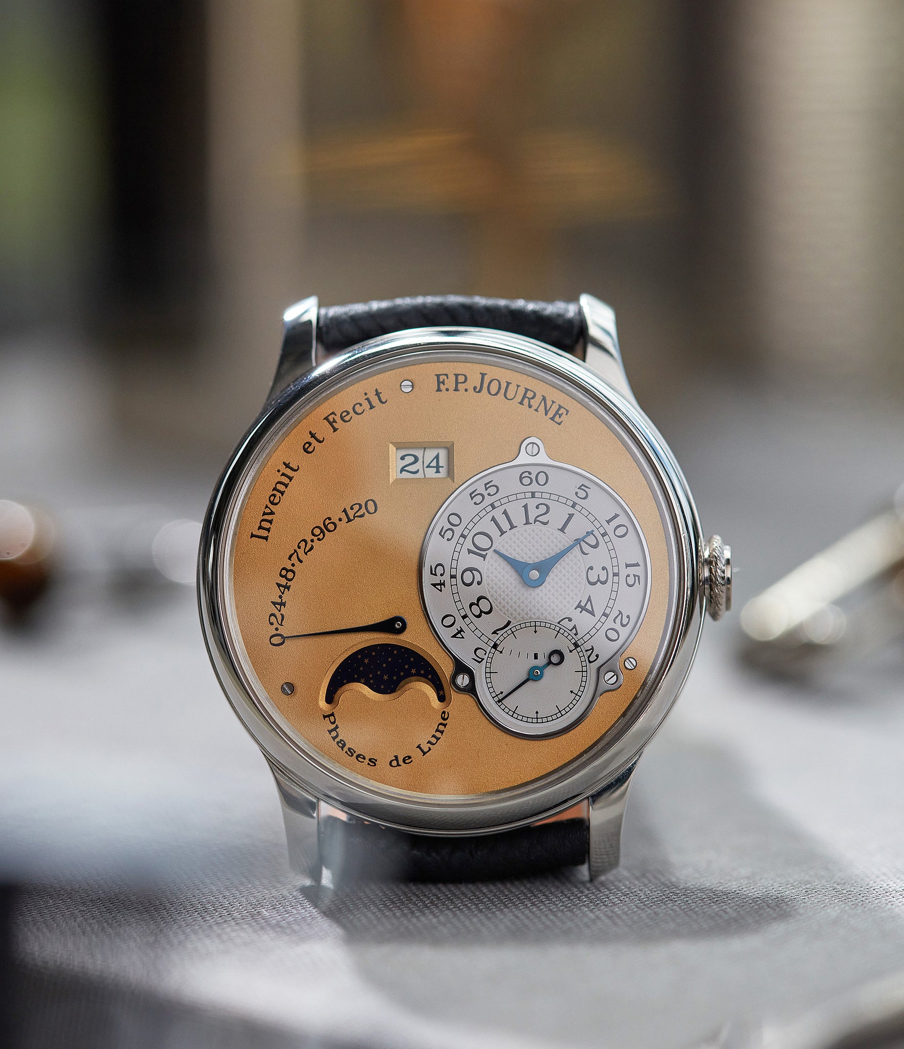 Octa Lune | 38mm | Platinum