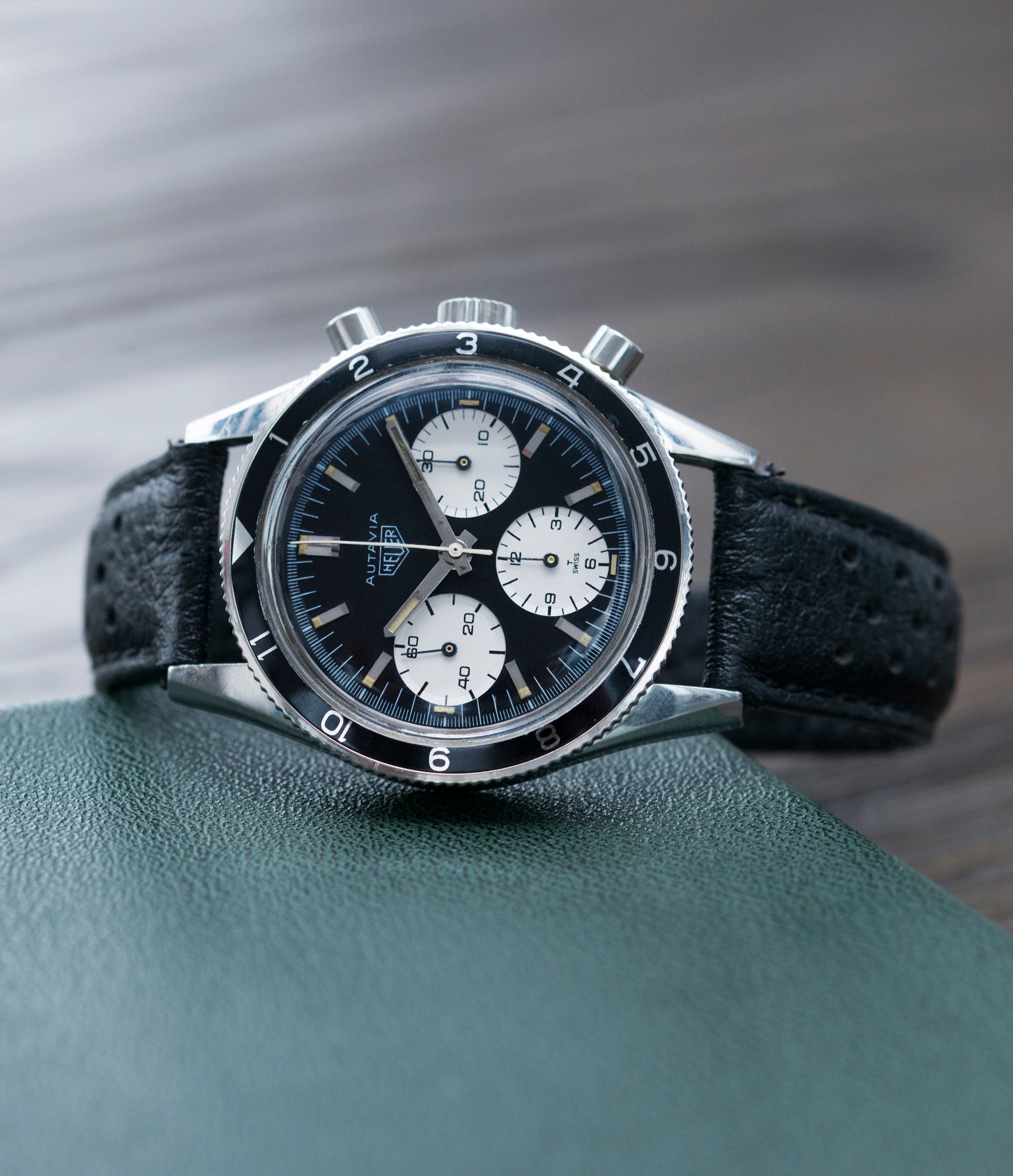 consign vintage watch Heuer Autavia Rindt 2446 rare steel chronograph sport racing watch Valjoux 72 movement