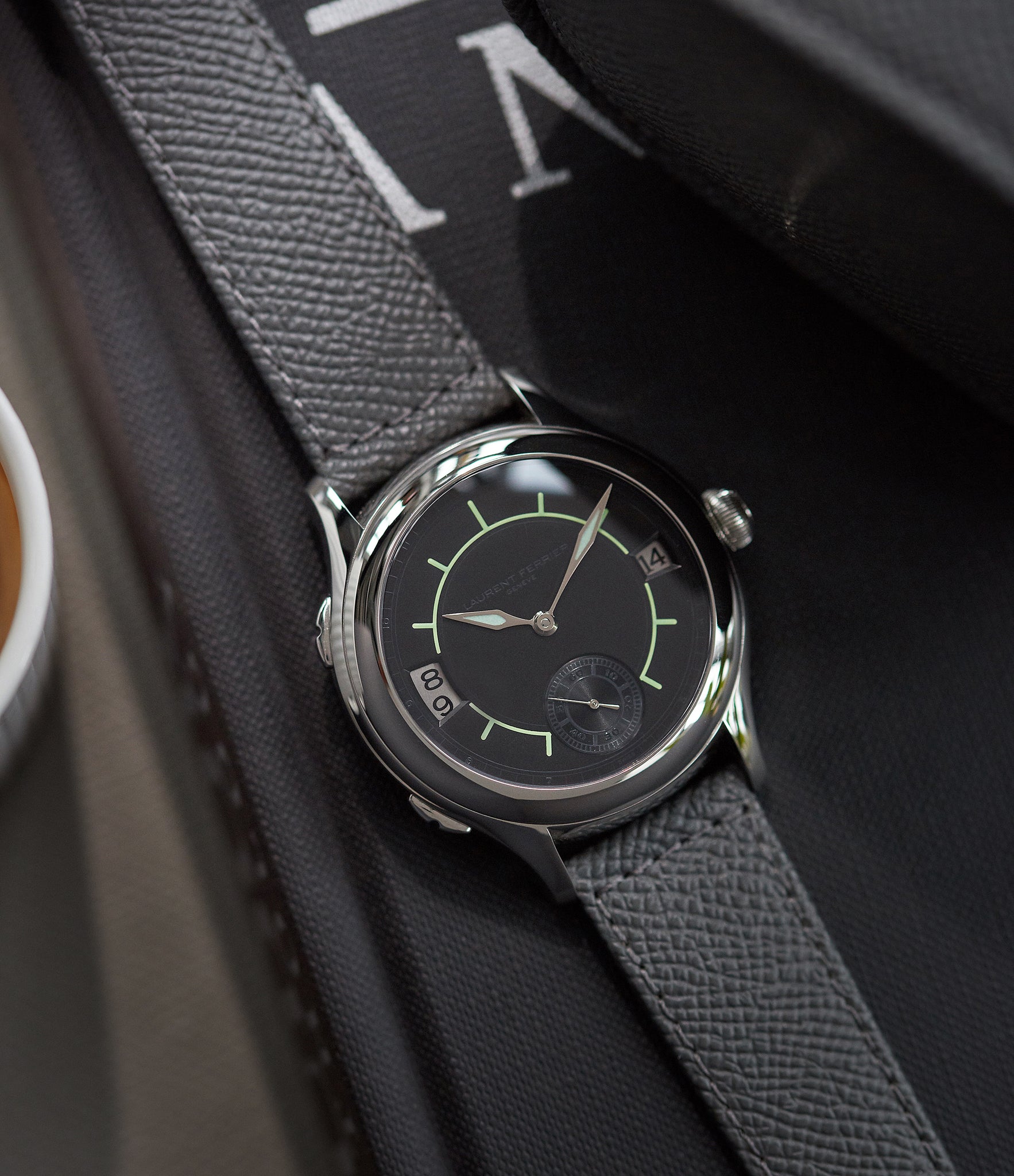 Galet Traveller Boréal LF 230.01 | Luminous Sector Dial | Steel