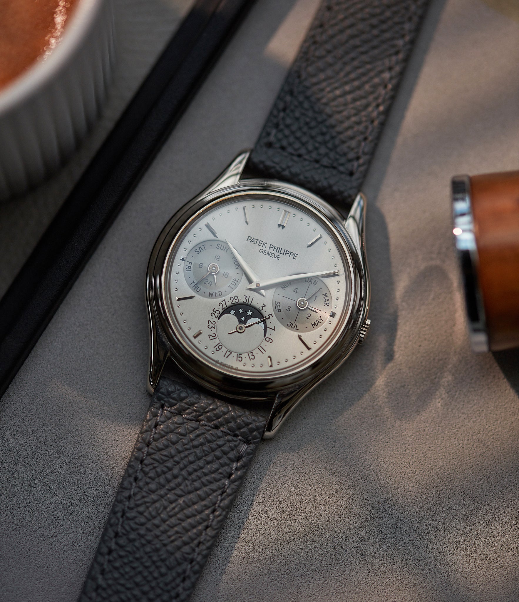Perpetual Calendar 3940G | Grey Gold