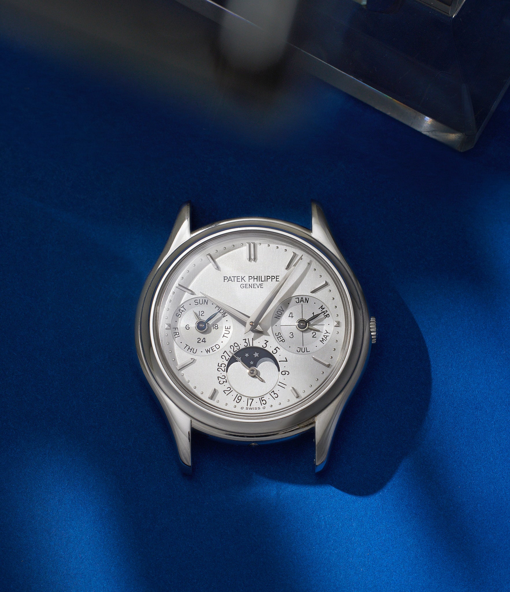 3940P | Platinum | Buy rare Patek Philippe – A COLLECTED MAN