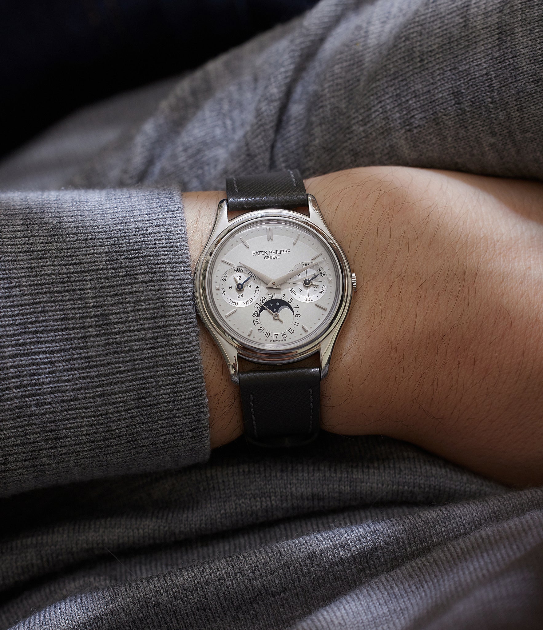 3940P | Platinum | Buy rare Patek Philippe – A COLLECTED MAN