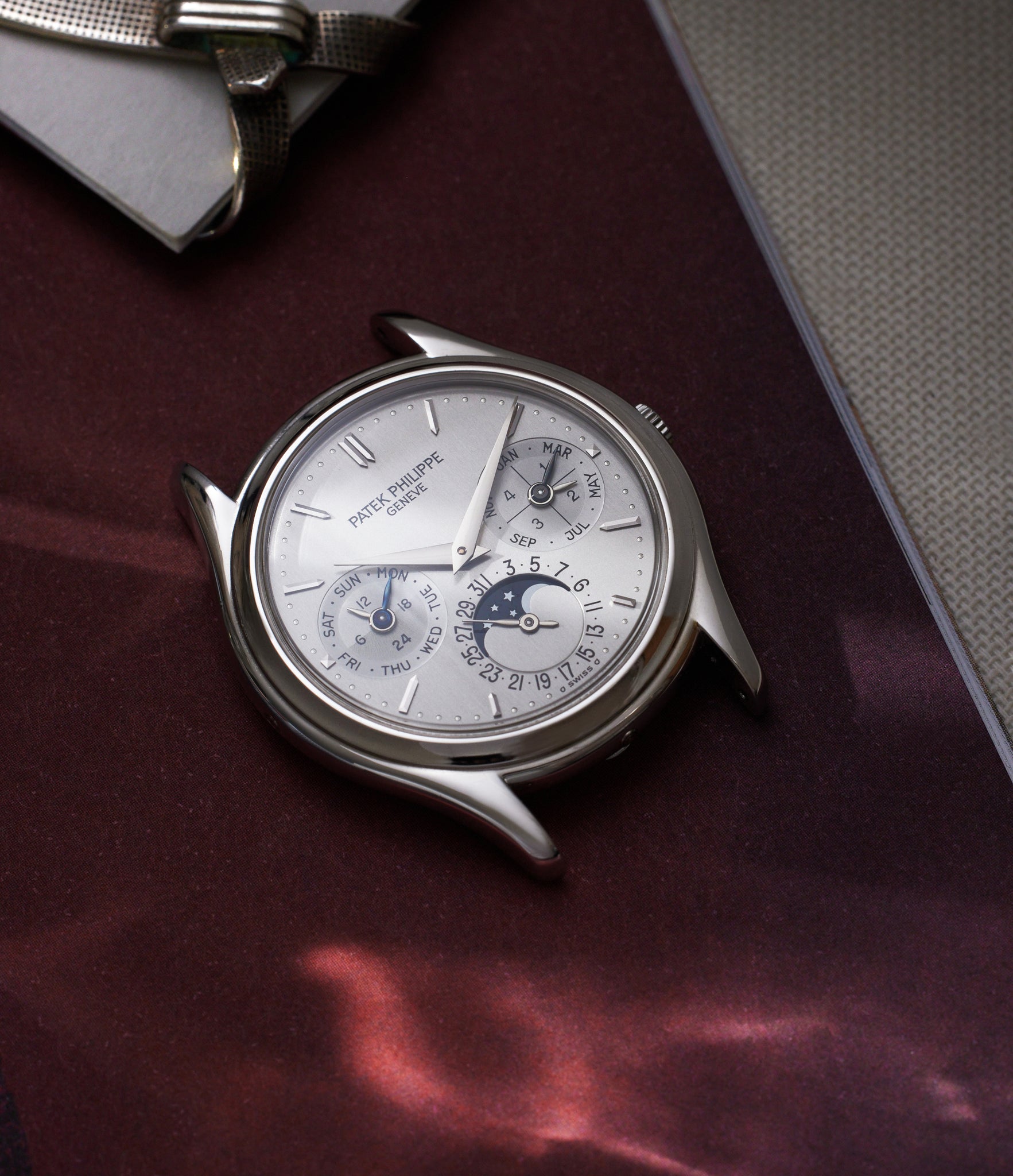 3940P | Platinum | Buy rare Patek Philippe – A COLLECTED MAN