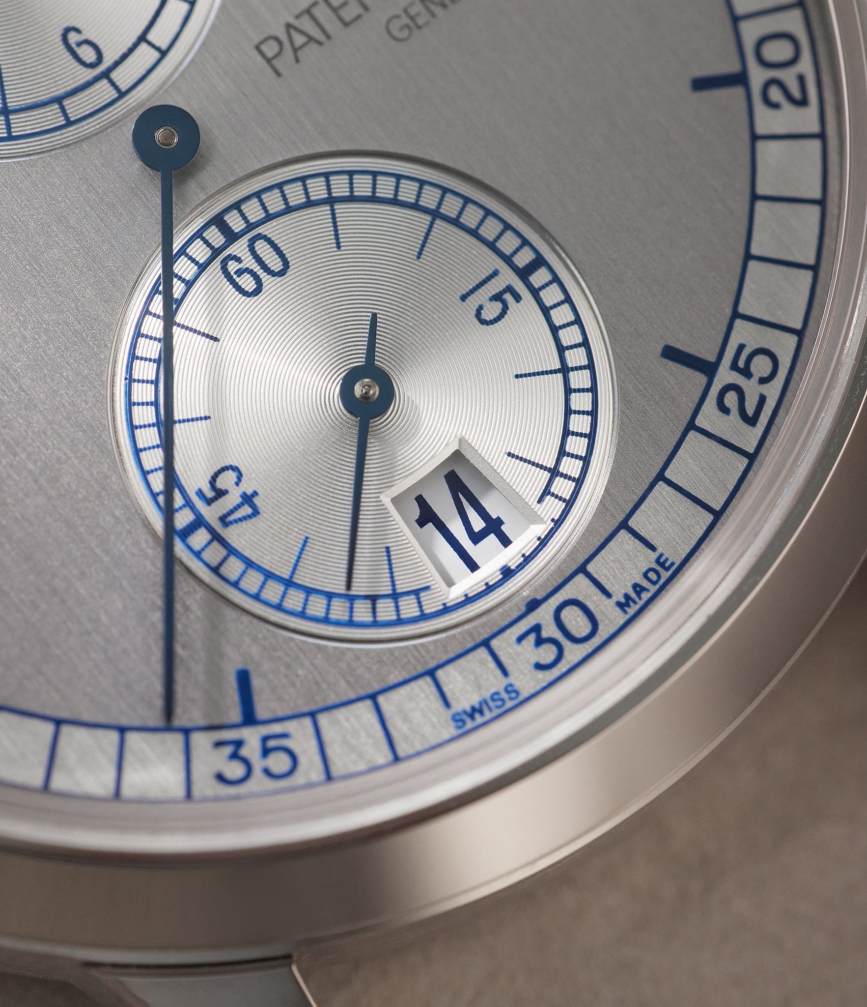 Annual Calendar | Regulator 5235G | White Gold