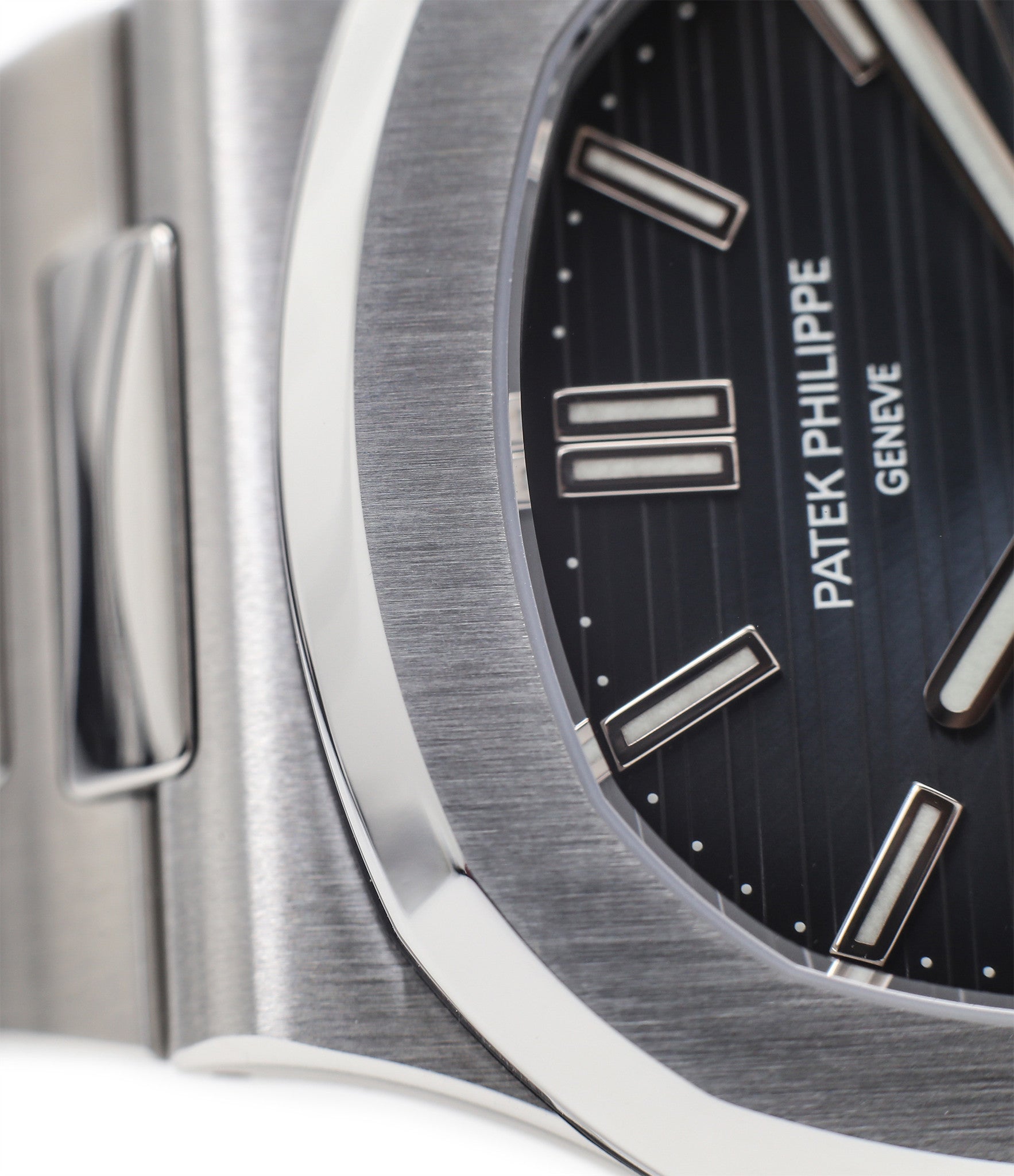 Nautilus 5711/1A-010 | Steel