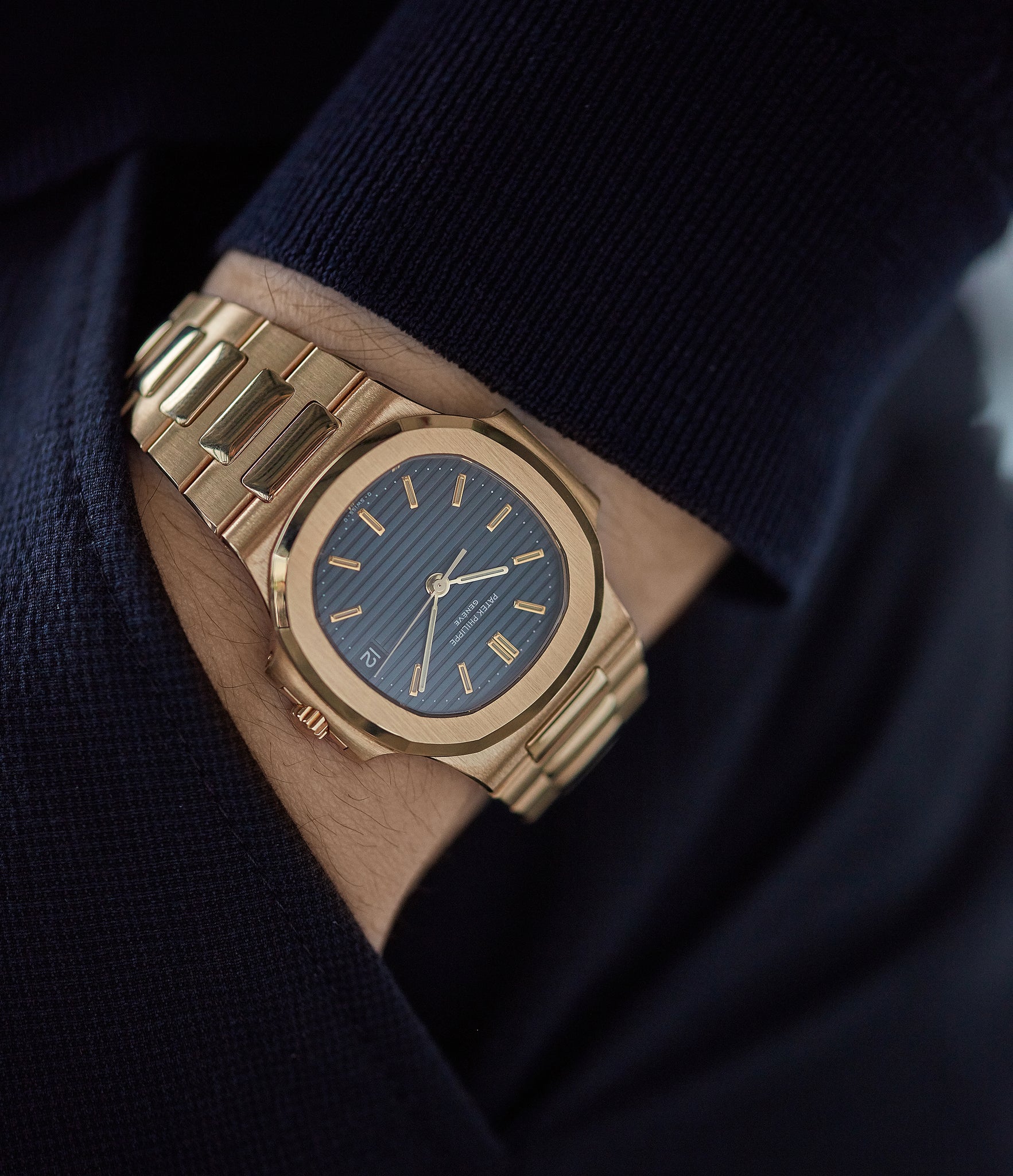 purchase automatic Patek Philippe Nautilus 3800-001 yellow gold pre-owned