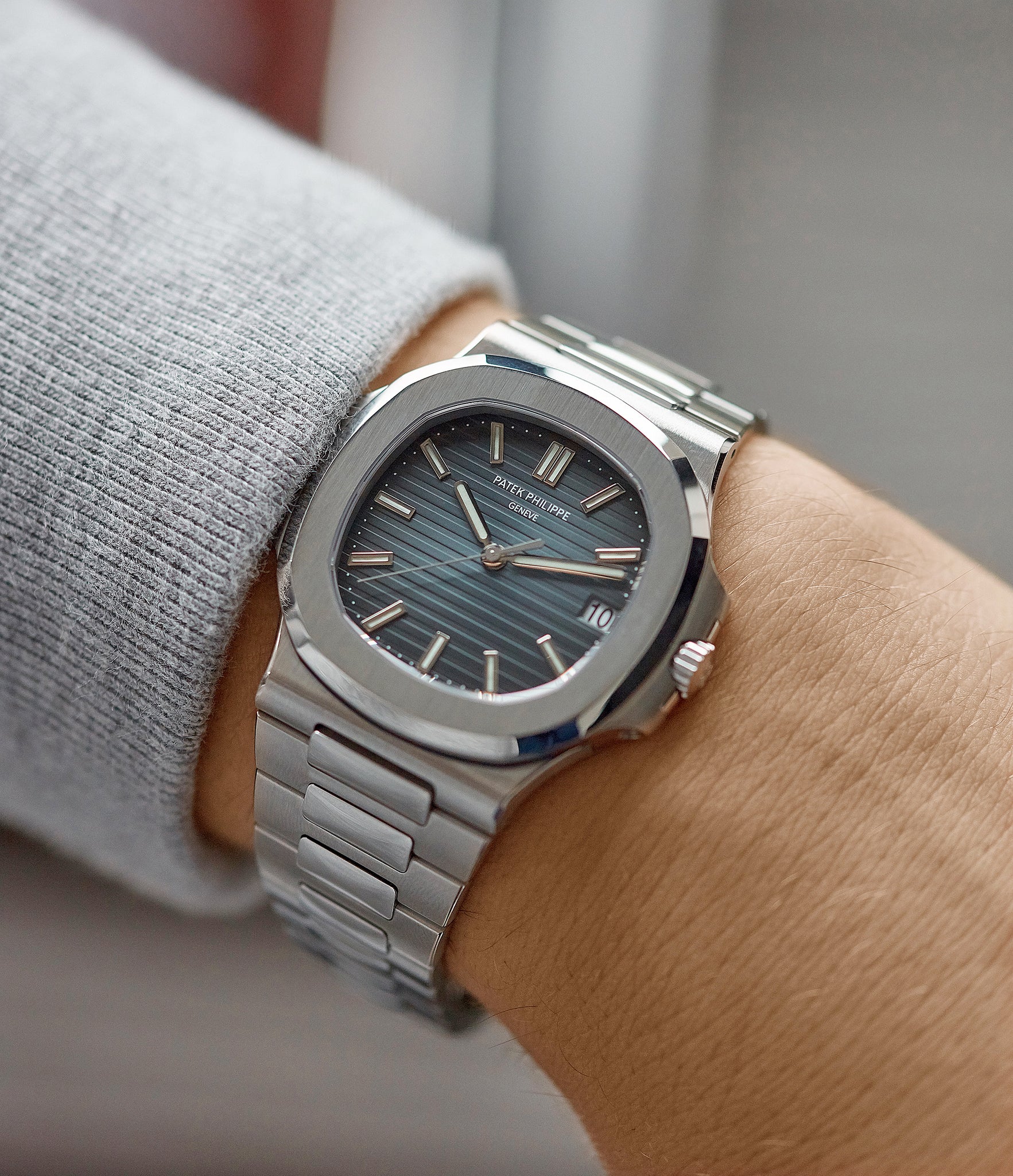 men's luxury sports watch 5711/1A-001 Patek Philippe Jumbo Nautilus steel pre-owned sport watch for sale online at A Collected Man London UK specialist of rare watches