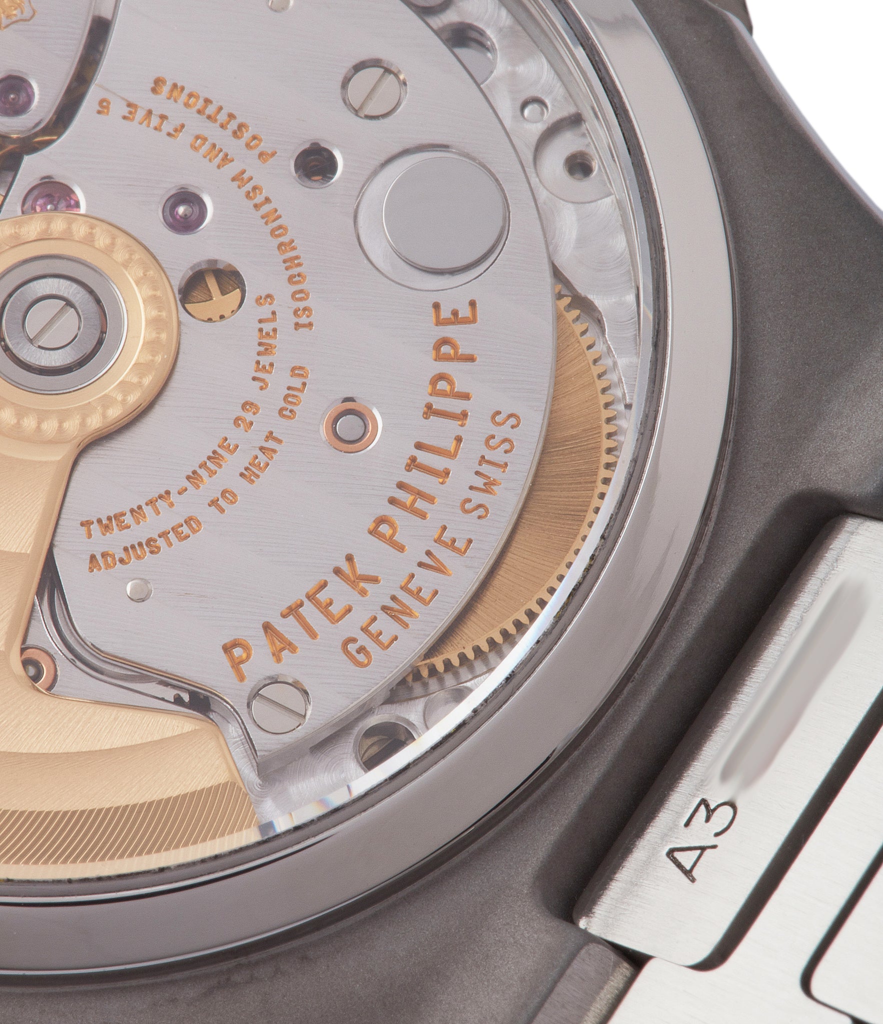 It features 29 jewels, a straight-line lever escapement, shock absorber mechanism a self-compensating flat balance spring and a monometallic balance