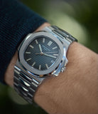 the 5800 case is a unique twist of perspectives and size. The ‘ridged’ blue dial includes all the traditional indications of a time-only watch