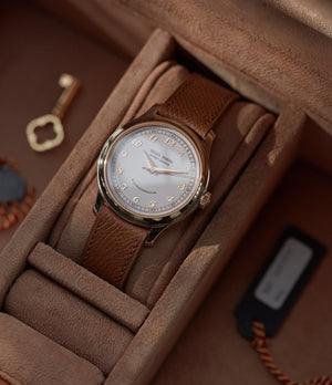 Buy grained leather quality watch strap in gold chestnut brown from A Collected Man London, in short or regular lengths. We are proud to offer these hand-crafted watch straps, thoughtfully made in Europe, to suit your watch. Available to order online for worldwide delivery.