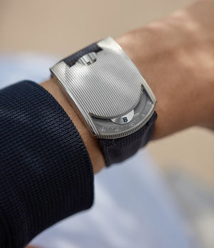103.01 EW | Wandering Hours | White Gold