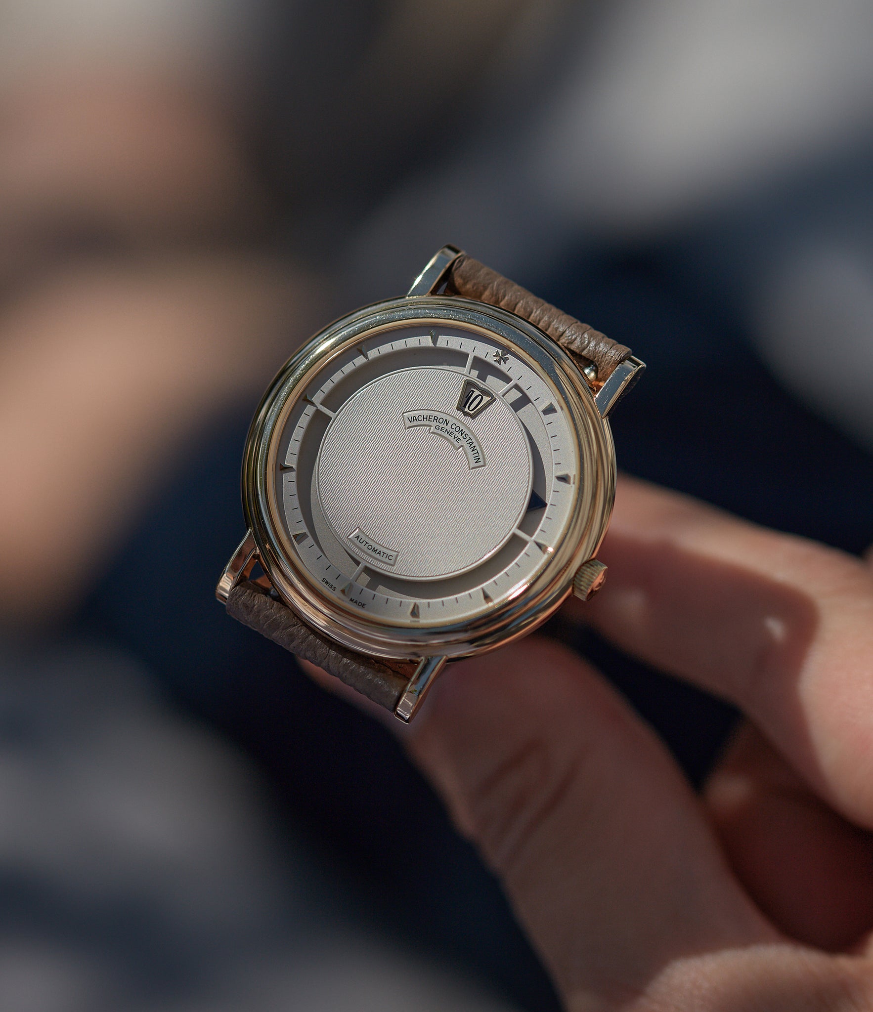 Jumping Hours | Yellow Gold