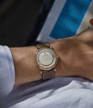 Jumping Hours | Yellow Gold