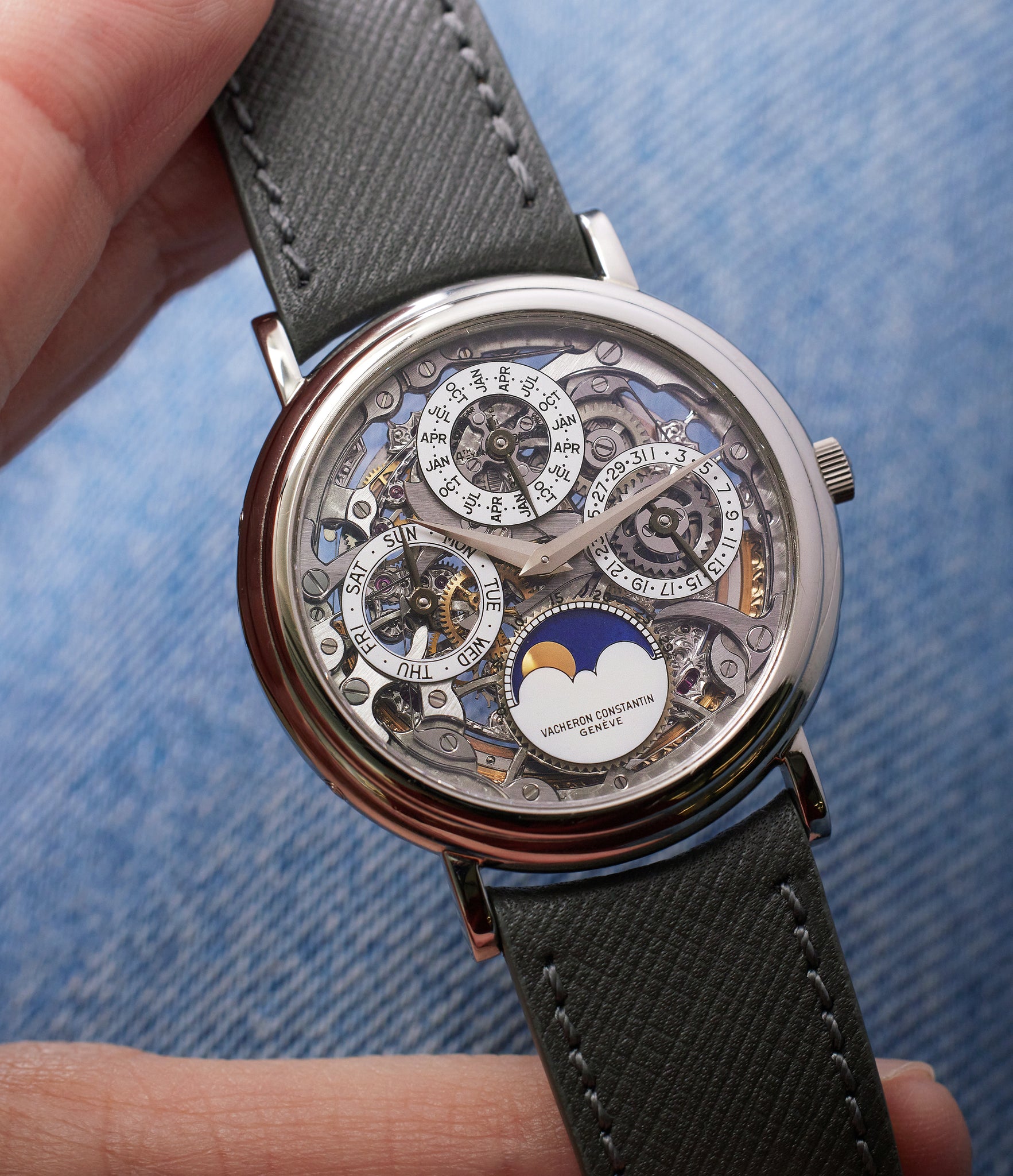 Perpetual Calendar 43032/000P3 Platinum A COLLECTED MAN